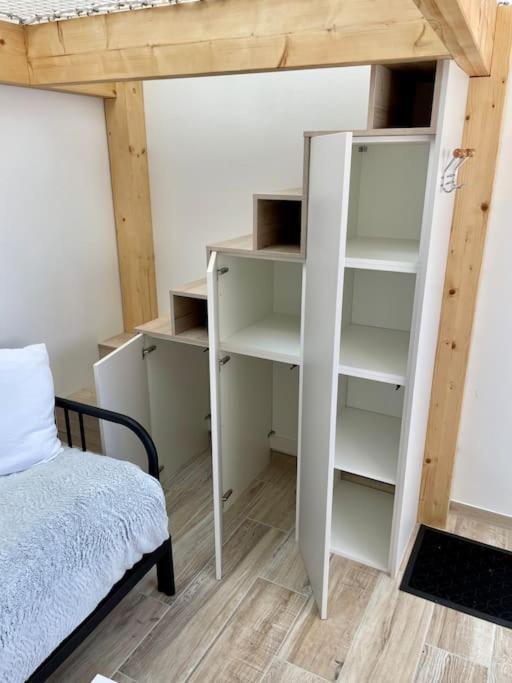Studio Independant 4 Personnes Pisany Exterior photo