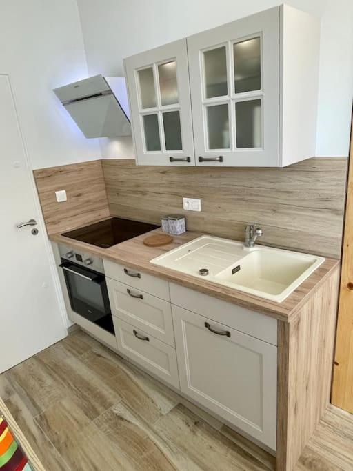 Studio Independant 4 Personnes Pisany Exterior photo